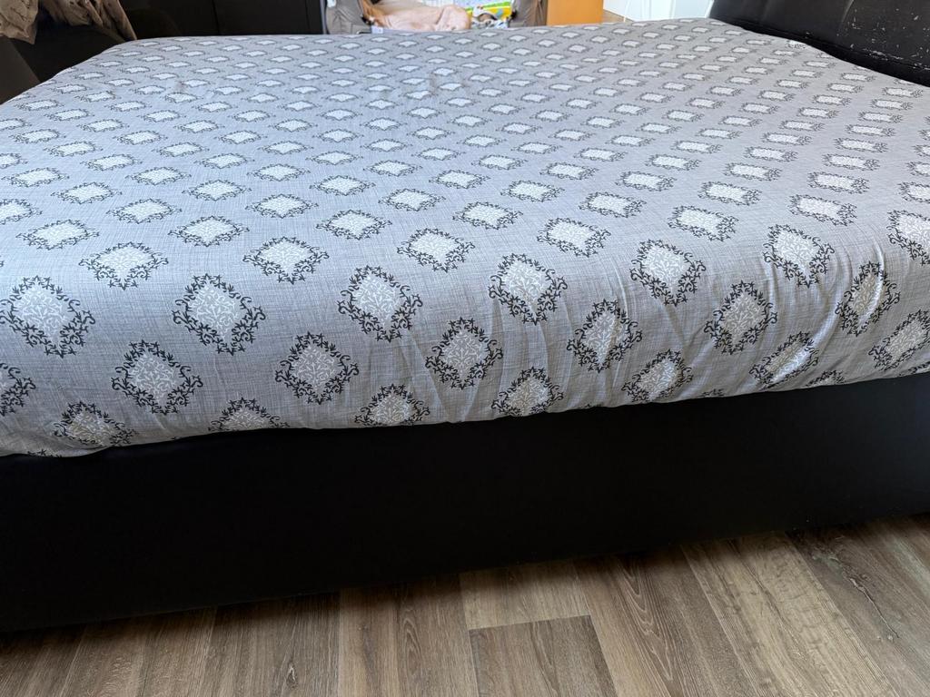 200x200 Box Spring Bed for Sale, Huis en Inrichting, Slaapkamer | Boxsprings, Ophalen, Gebruikt, Tweepersoons