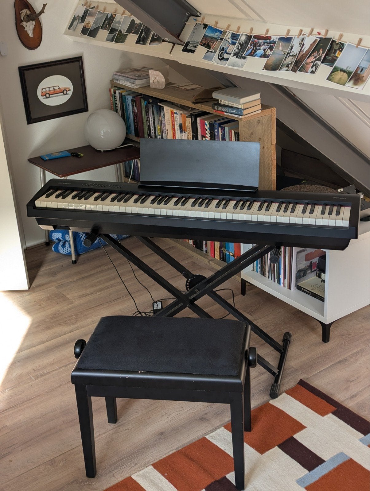 Roland FP-30, elektrische piano incl. toebehoren, Ophalen, Zo goed als nieuw, Zwart