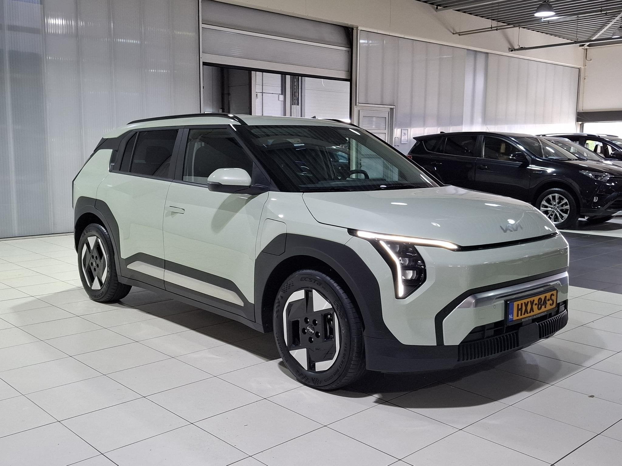 Kia EV3 Plus 81.4 kWh Stoel en Stuur verwarming, Apple Carpl, Auto's, Stof, Origineel Nederlands, 204 pk, 1000 kg