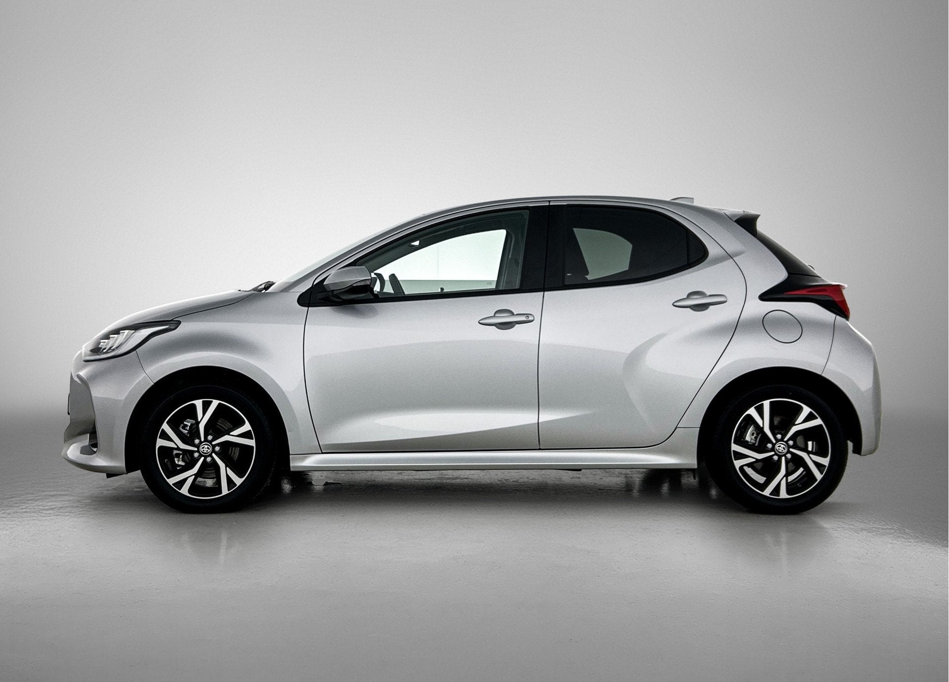 Toyota Yaris 1.5 Hybrid 115 Dynamic Limited | BTW Voertuig |, 12 maanden, Gebruikt, 1490 cc, Bedrijf