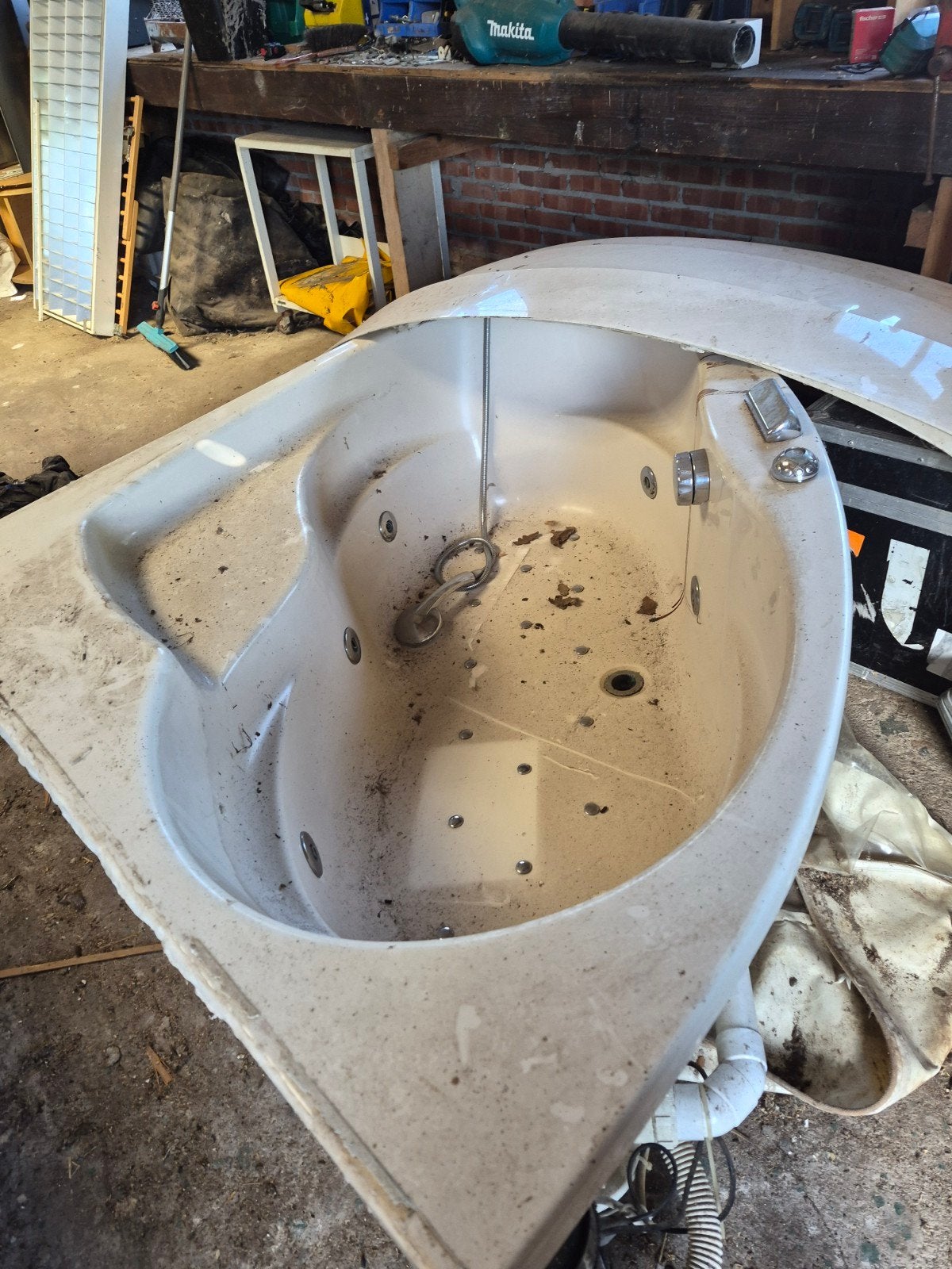 Hoekbad met bubbels en pootjes., Ophalen, Gebruikt, Met bad