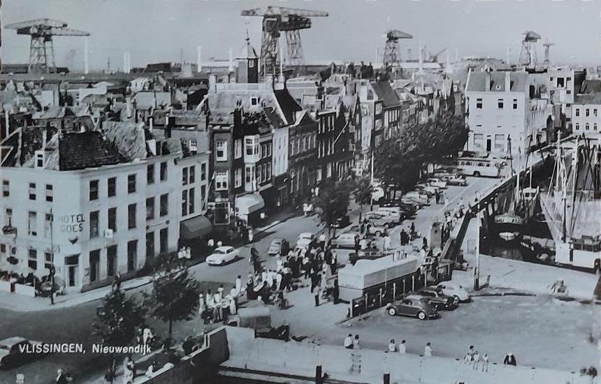 Vlissingen- Nieuwendijk- veel verkeer- Kranen, Verzenden, 1940 tot 1960, Gelopen, Zeeland