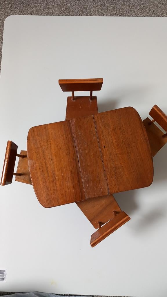 Poppenhuis: tafel en 4 stoeltjes. Jaren 60 speelgoed, Ophalen of Verzenden, Poppenhuis