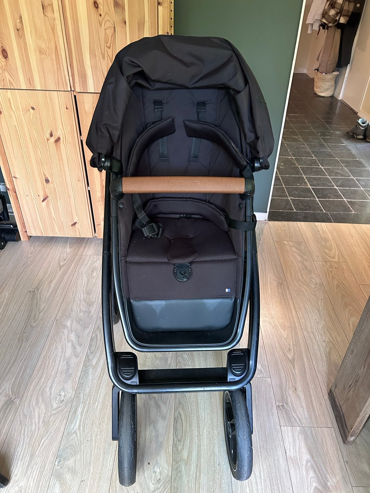 Dubatti One Kinderwagen Zwart met Bruine Duwstang, Gebruikt, Met reiswieg, Ophalen, Kinderwagen