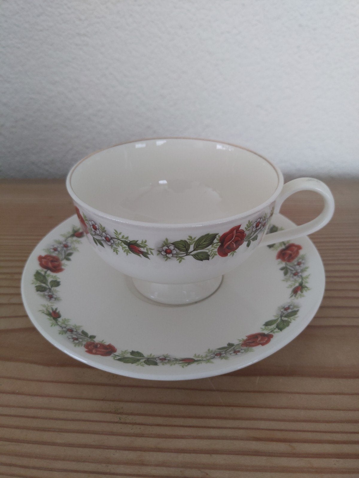 Douwe Egberts vintage  Sphinx theekopje met  rode roosjes, Antiek en Kunst, Ophalen of Verzenden