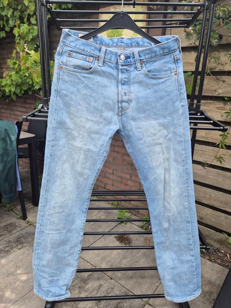 Levi's 501 Jeans W29 L32 Lichtblauw - Zo goed als nieuw, Blauw, Ophalen of Verzenden, Zo goed als nieuw, W28 - W29 (confectie 36)