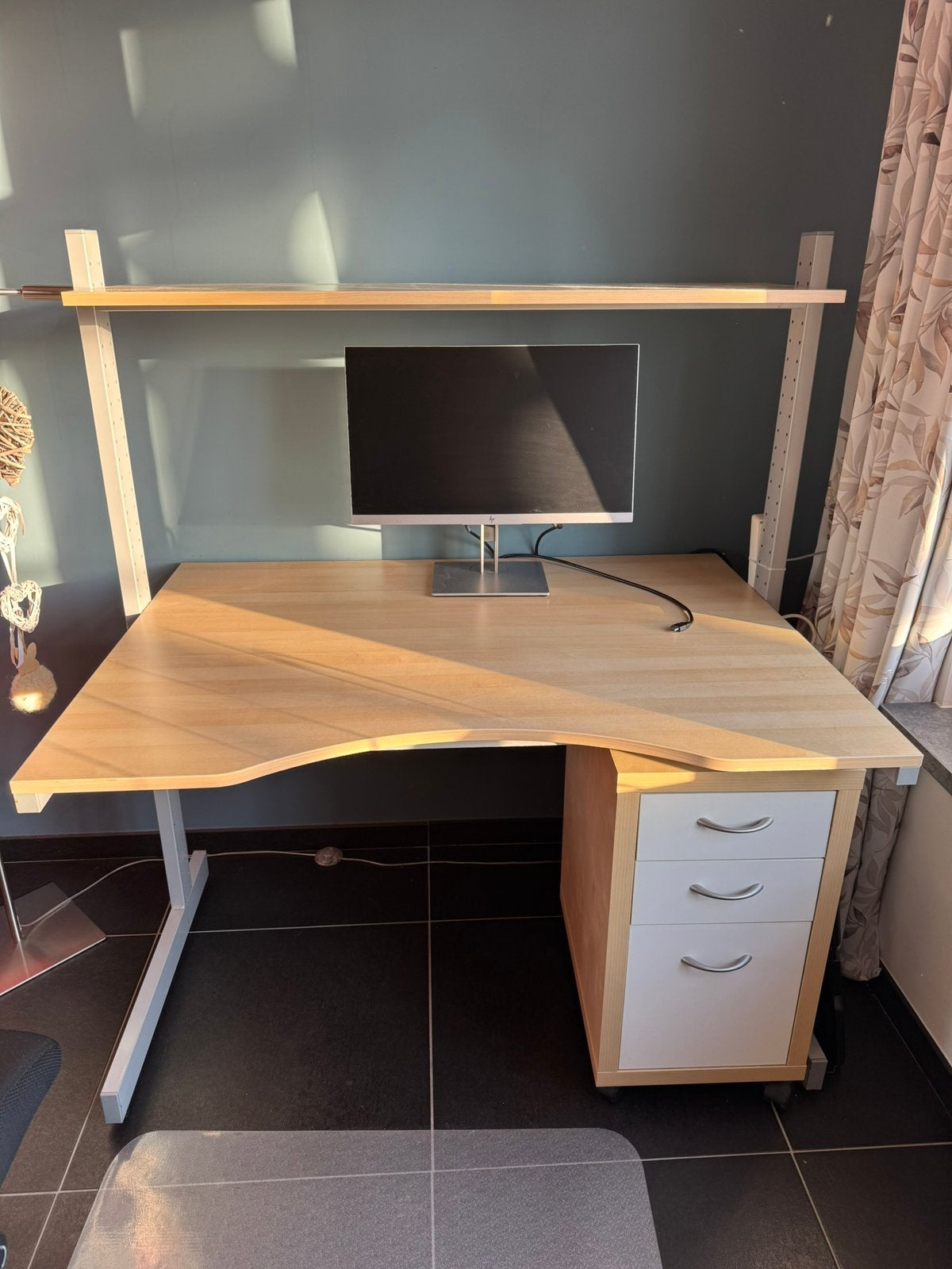 Ikea jerker bureau, Ophalen, Zo goed als nieuw