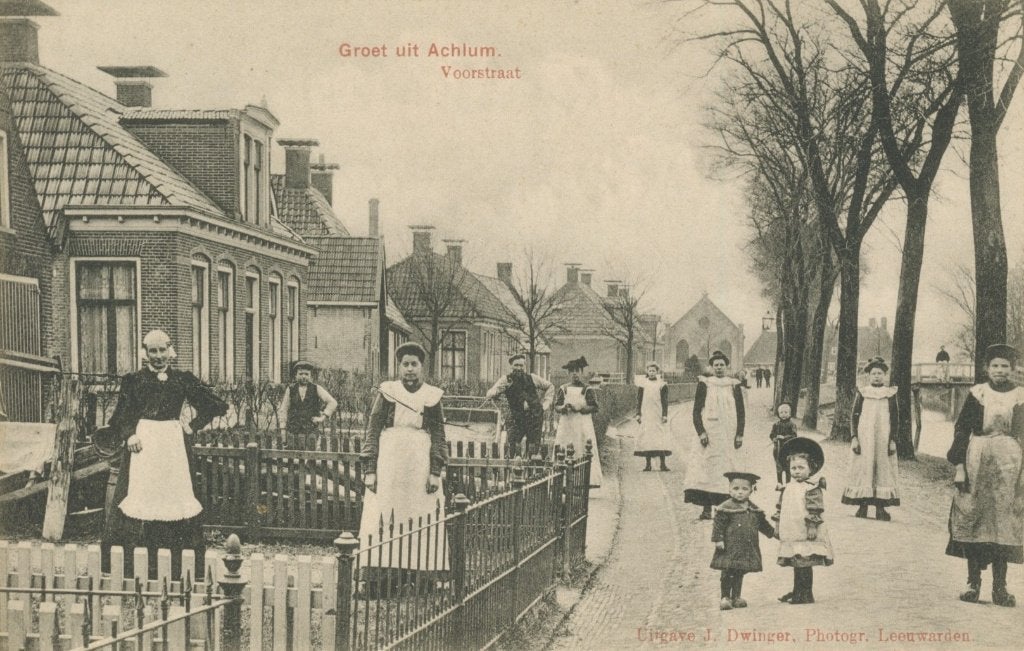 Ansichtkaart Achlum, Groet uit.....Voorstraat/Volk., Verzamelen, Ophalen of Verzenden, Voor 1920, Ongelopen, Friesland