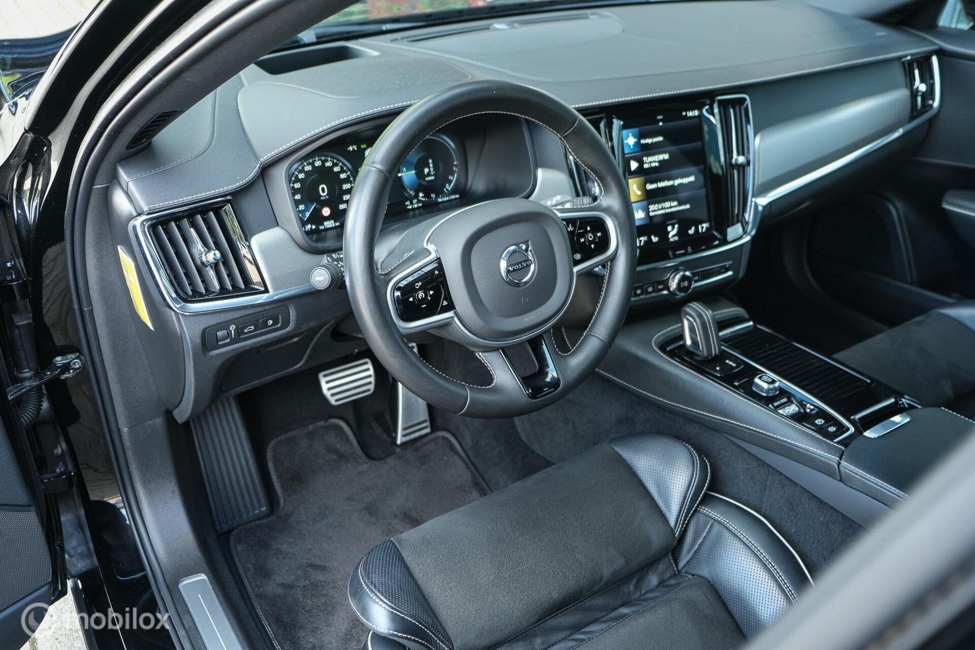 Foto 28 van Volvo V90 2.0 T8 AWD R-Design | Stoel en stuurwielverwarming
