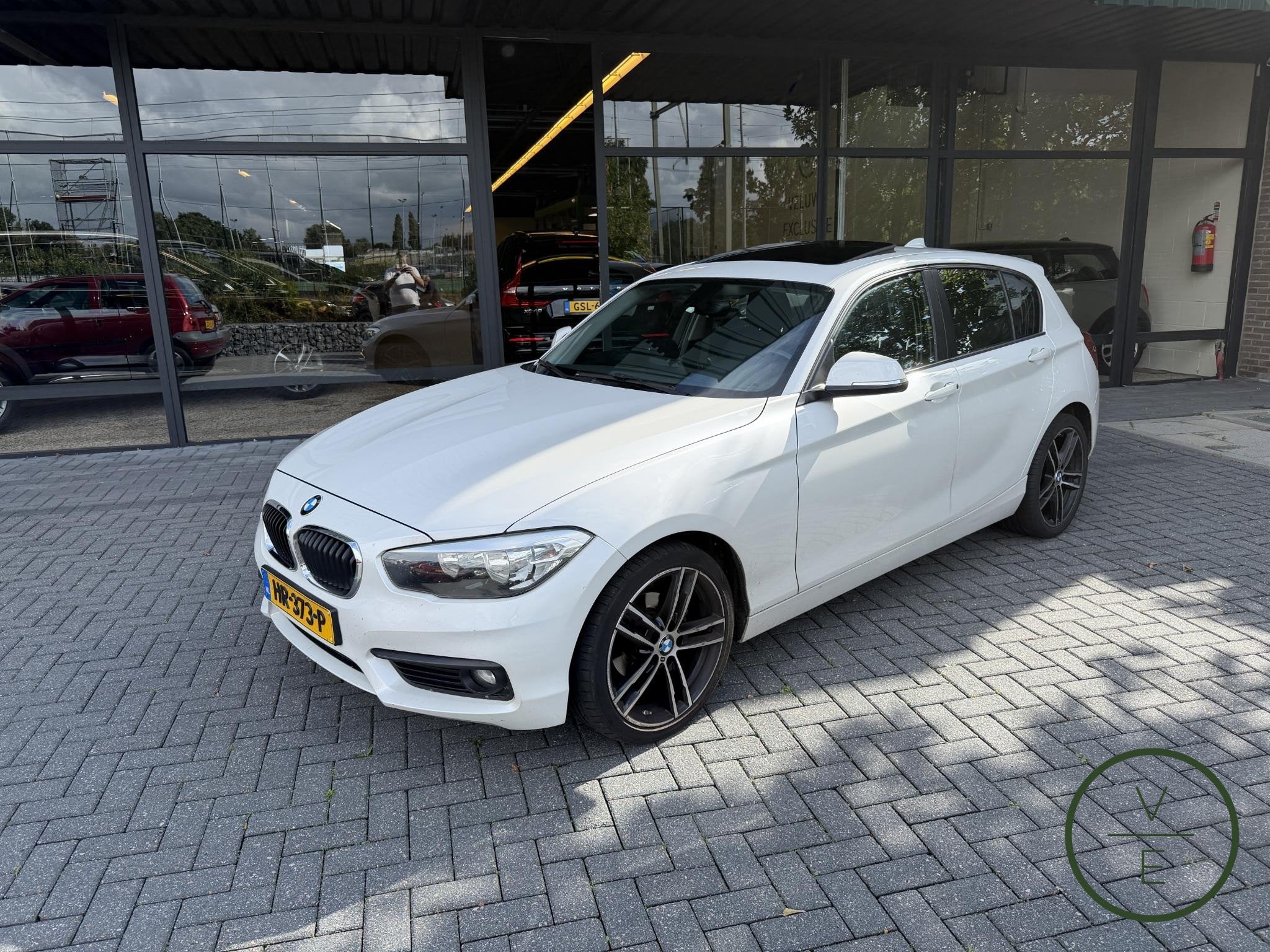 BMW 1-serie 118i EDE | Schuif/kanteldak | Nieuwe Service & A, Auto's, Gebruikt, Wit, Origineel Nederlands, 650 kg