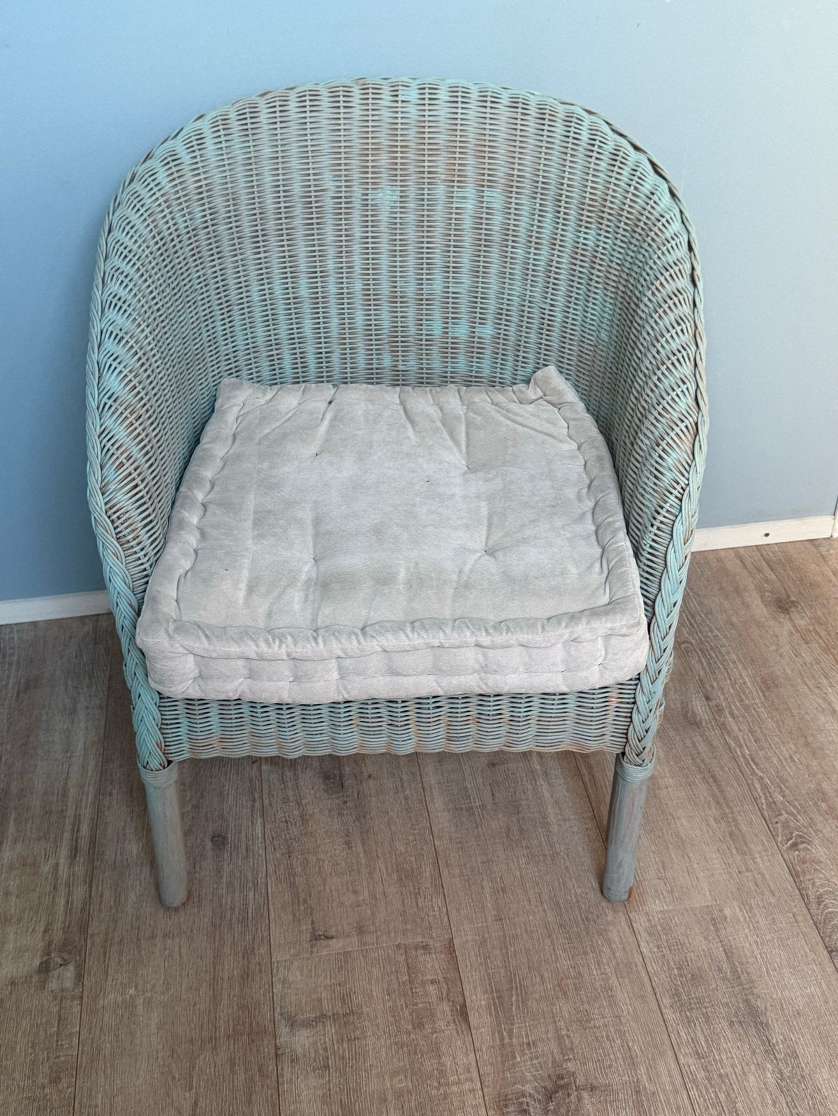 Leuk rotan stoeltje met kussen, Huis en Inrichting, Stoelen, Ophalen, Gebruikt, Blauw, Riet of Rotan