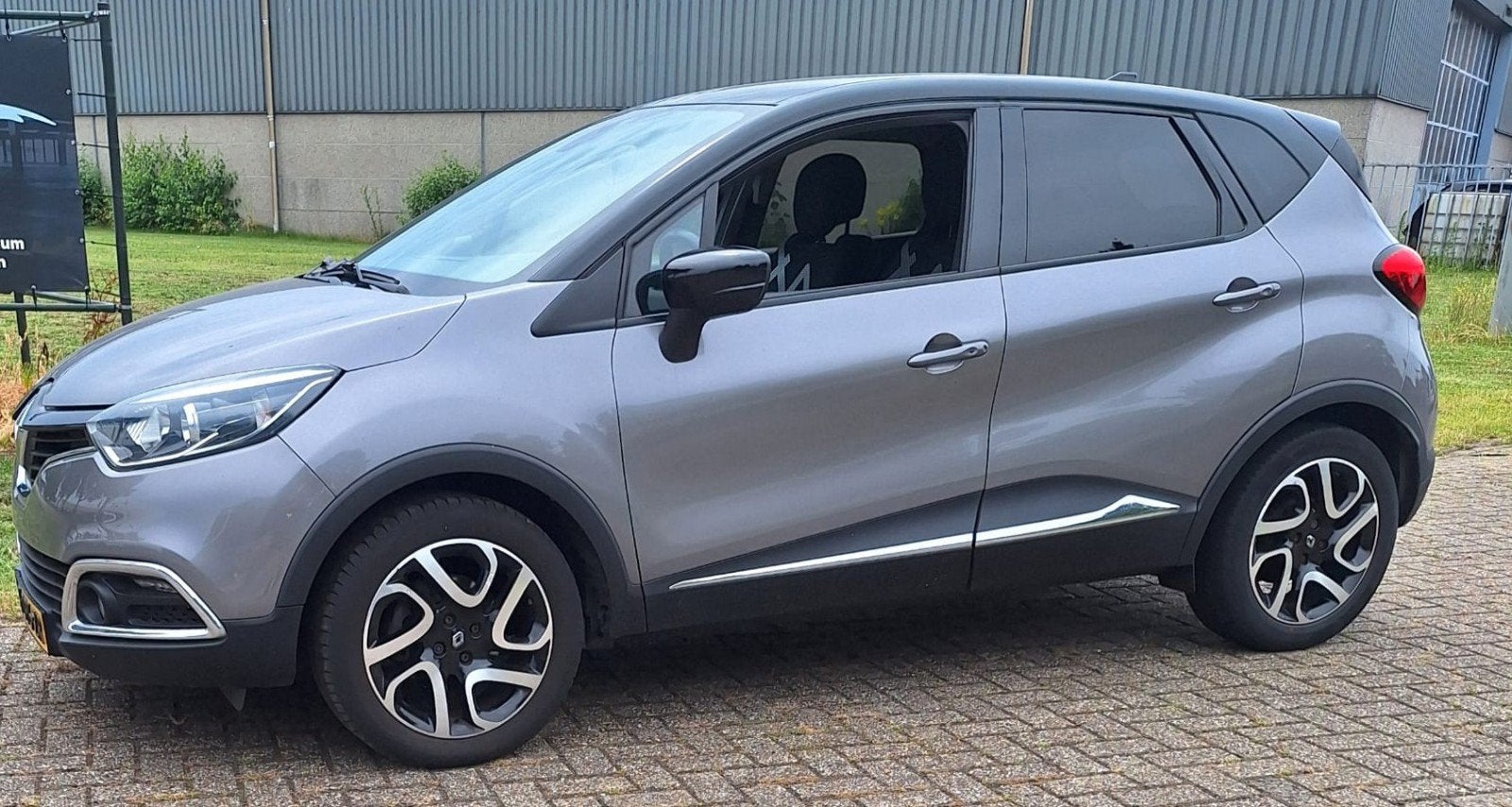 Renault Captur 1.2 TCE 120 EDC 2015 Grijs automaat, x mod, Auto's, Stof, 625 kg, Zwart, 4 cilinders