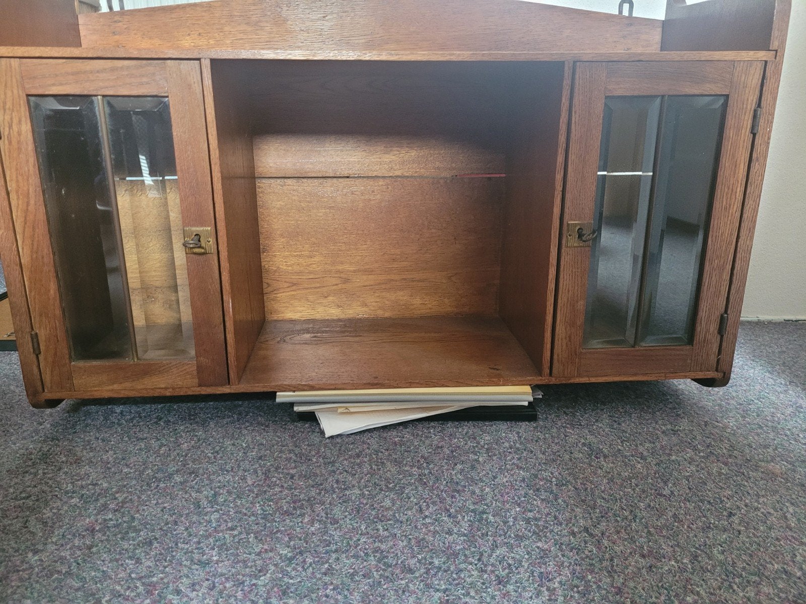 Vintage eiken wandkastje met glazen deurtjes, Ophalen of Verzenden