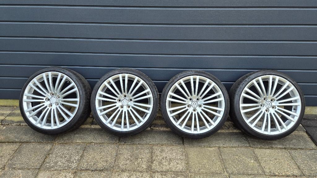 R32 look velgen 19inch met Continental Sportcontact 6 banden, Gebruikt, Velg(en), 235 mm, Personenwagen