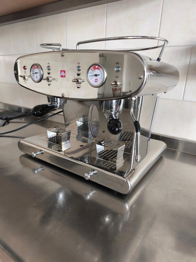 Illy professionele espressomachine met capsules, Stoompijpje, Koffiepads en cups, Espresso apparaat, Ophalen of Verzenden