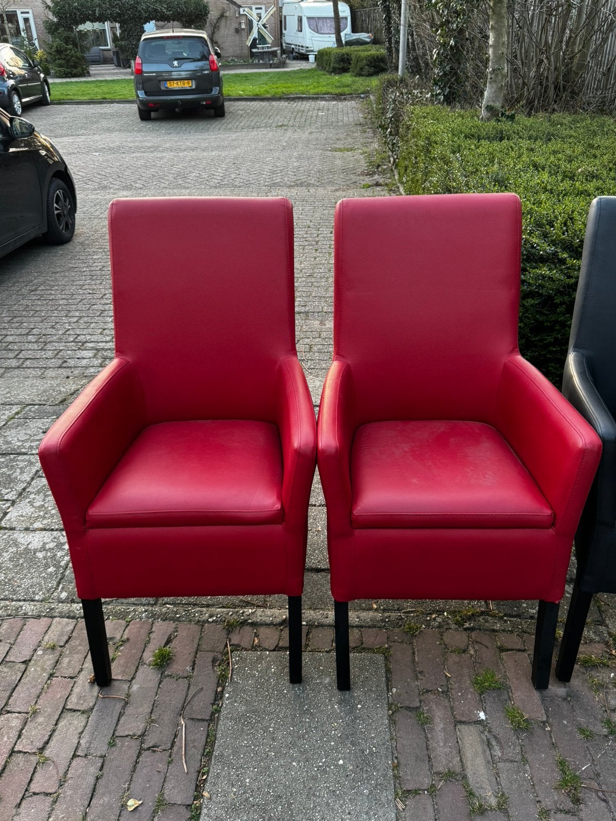 Twee rood lederen eetkamer stoelen, Ophalen, Zo goed als nieuw, Rood, Twee