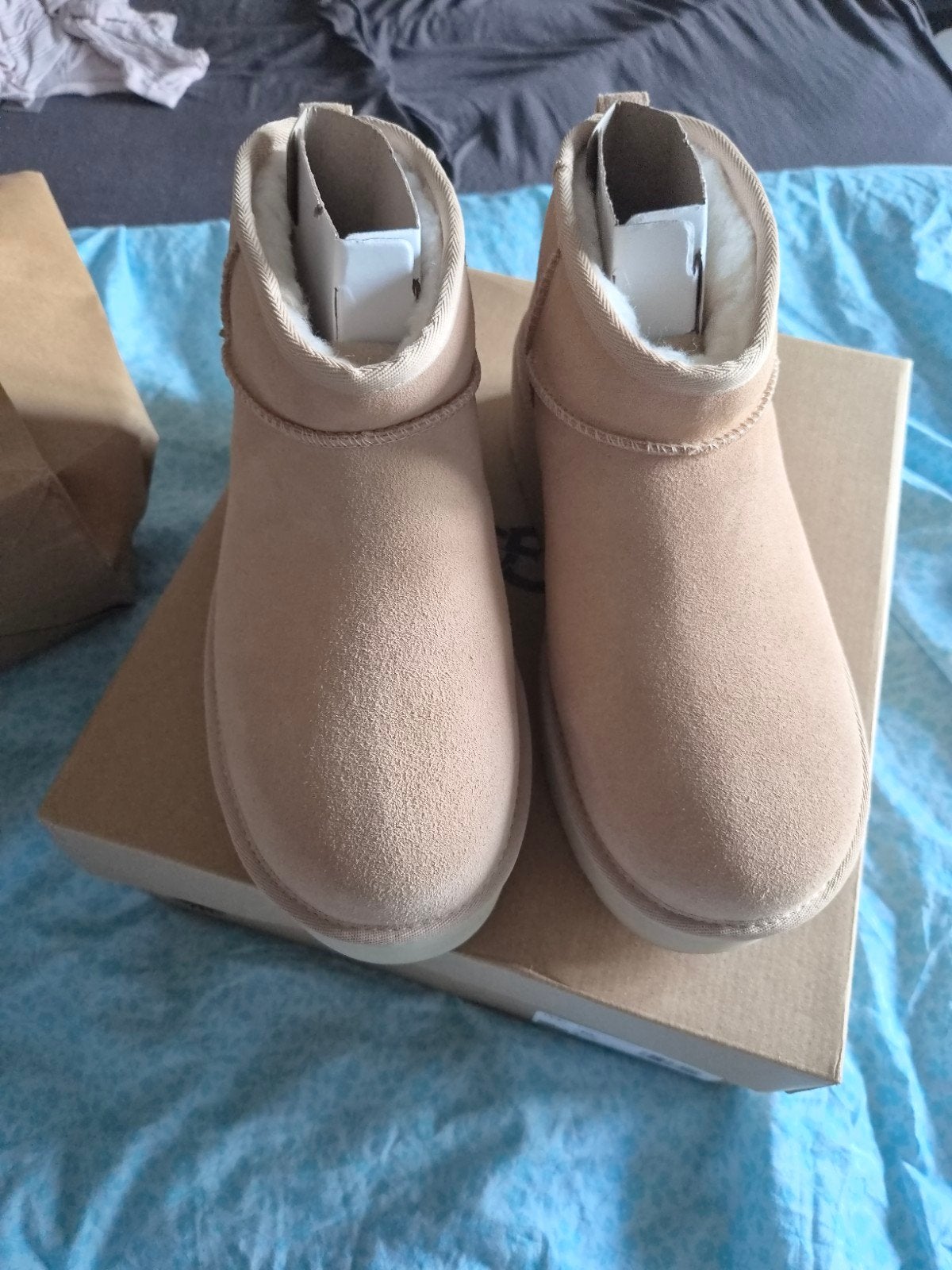 Nieuwe originele UGGs Classic Ultra Mini Platform - Maat 41, Kleding | Dames, Ophalen, UGG, Beige, Lage of Enkellaarzen