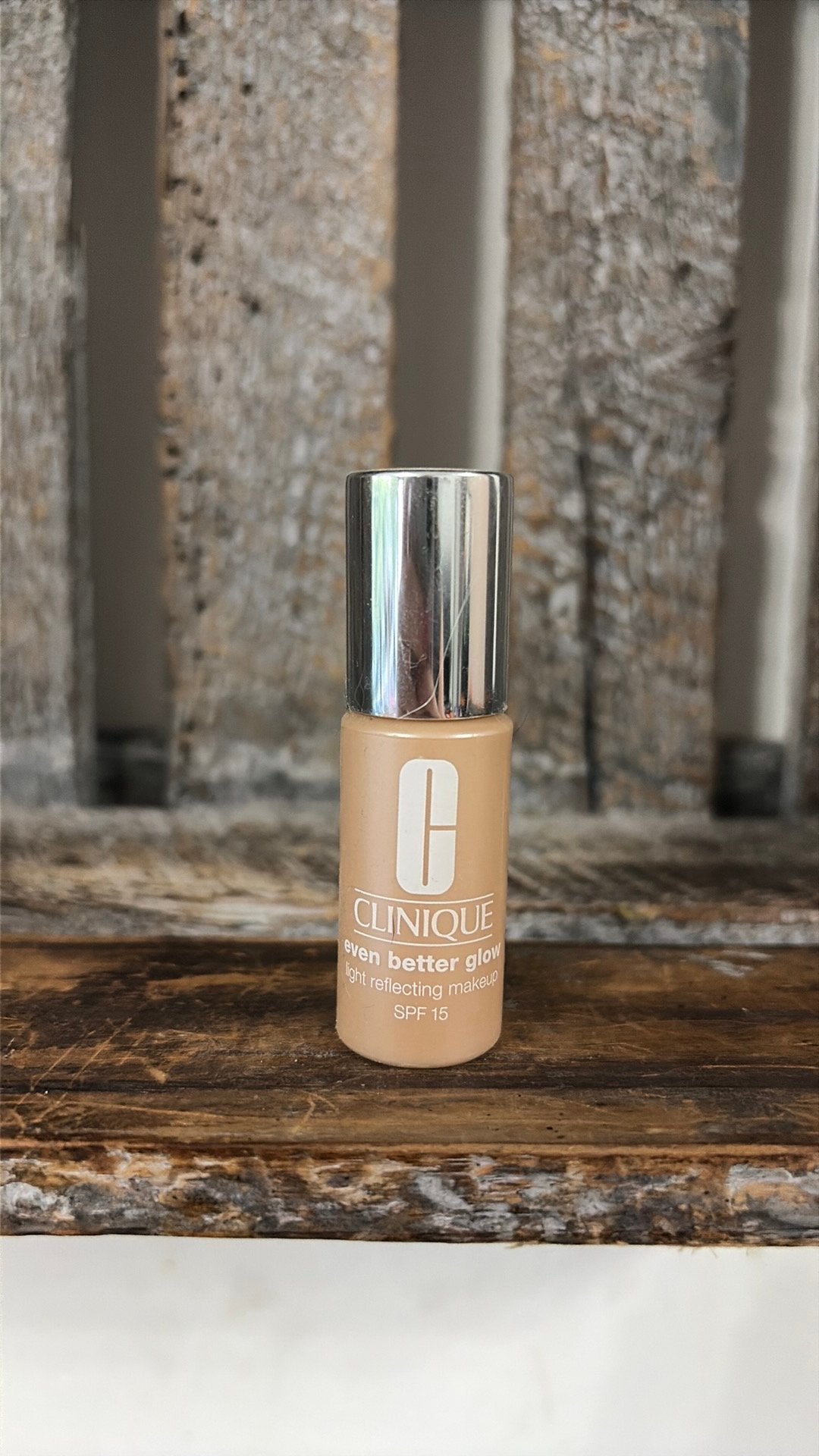 Clinique Even Better Glow Foundation CN28, Ophalen of Verzenden, Zo goed als nieuw, Beige, Gehele gezicht