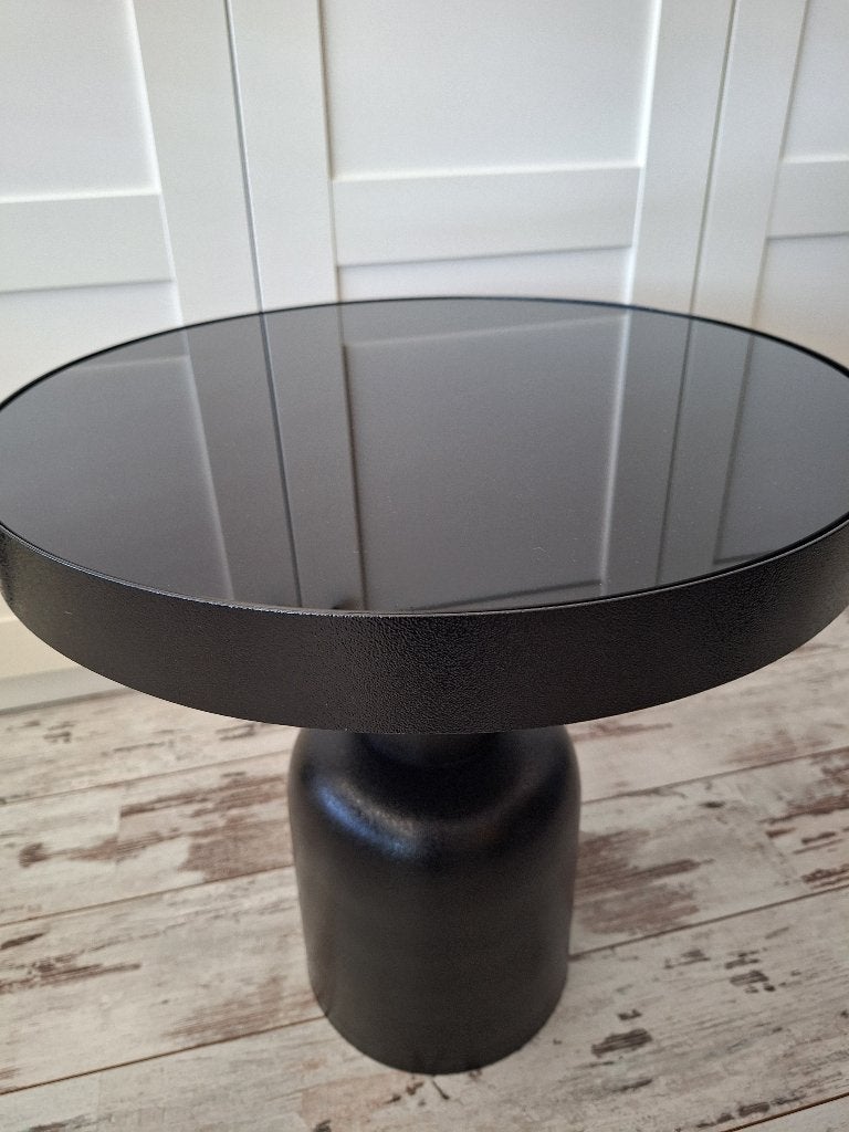 MOOI ZWART METAAL TAFELTJE MET GLASPLAAT, Minder dan 55 cm, Metaal of Aluminium, Rond, Zo goed als nieuw