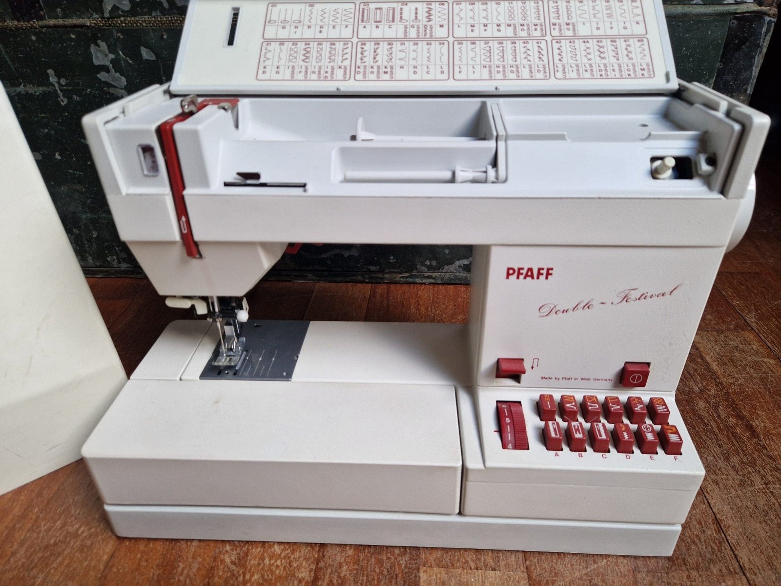 Pfaff 1051 Double Festival Naaimachine met IDT, Ophalen of Verzenden