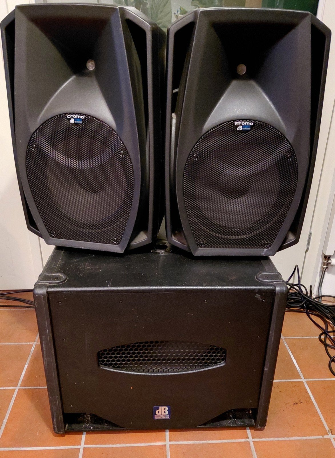 DB Technologies speakerset passief goed staat, Audio, Tv en Foto, Luidsprekers, Subwoofer, Zo goed als nieuw, 120 watt of meer
