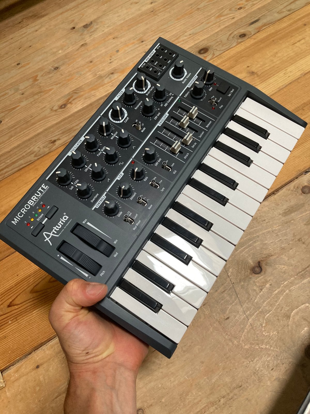 Arturia Microbrute synthesizer - als nieuw!, Muziek en Instrumenten, Synthesizers, Ophalen of Verzenden, Zo goed als nieuw, Met midi-aansluiting