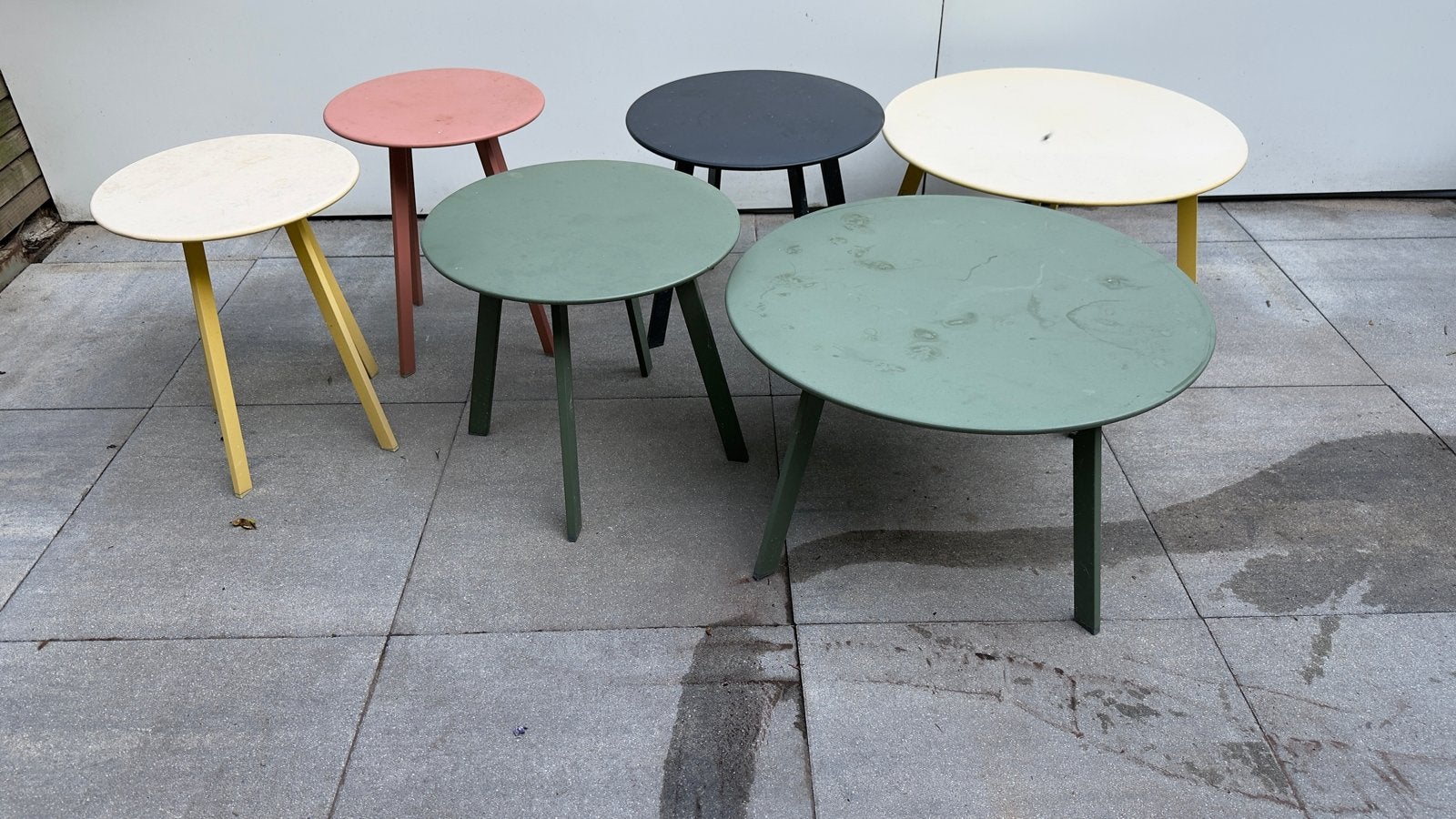 Set van 6 kleurrijke bijzettafels, rond, metaal, Huis en Inrichting, Tafels | Eettafels, Gebruikt, Minder dan 50 cm, 50 tot 100 cm