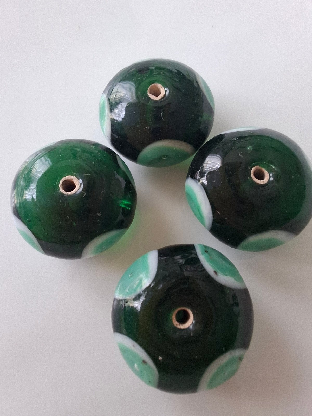 4 grote lampwork glaskralen groen wit kralen rond, Kraal, -, -, Nieuw