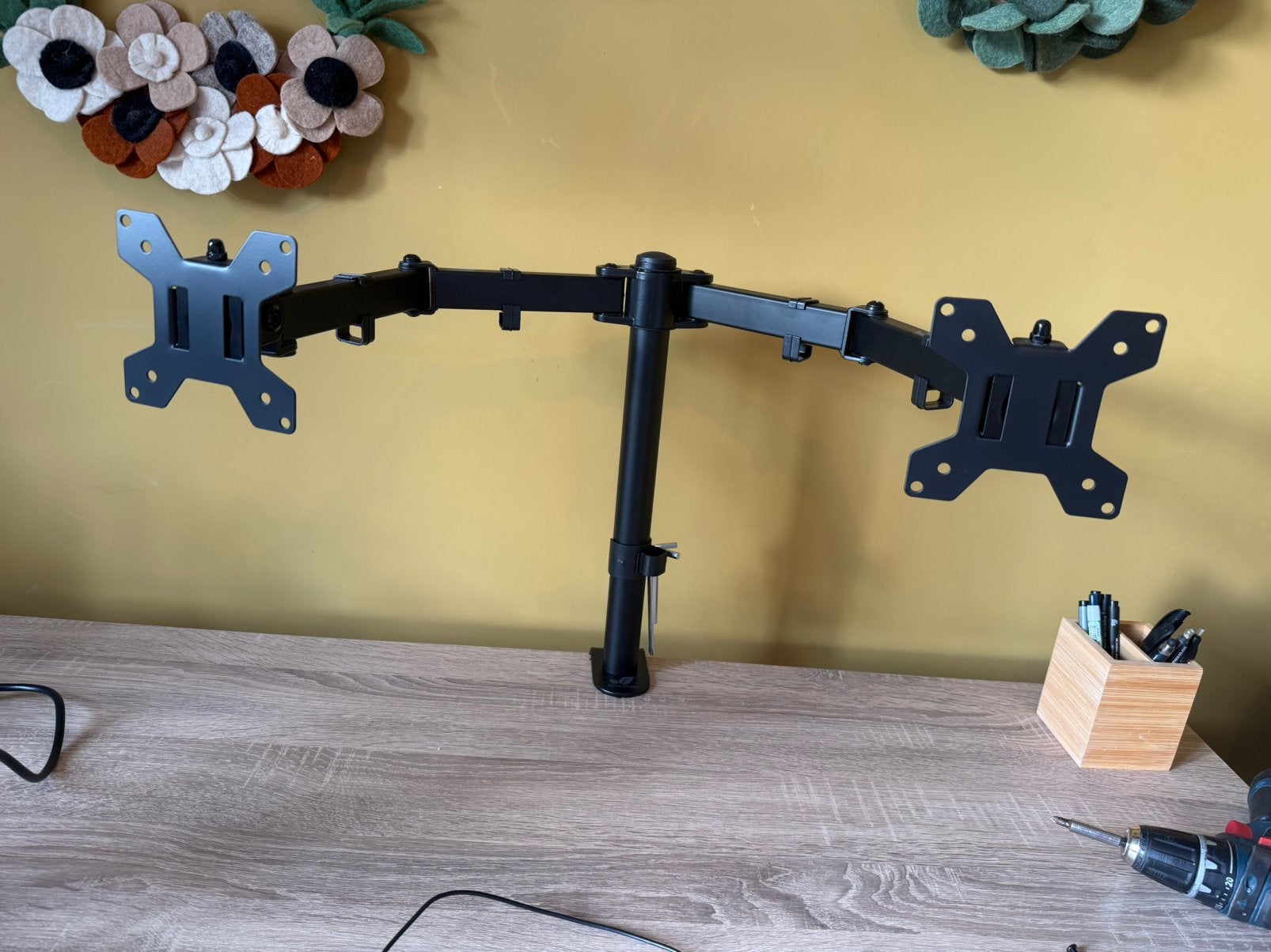Monitor arm dubbel, Computers en Software, Monitoren, Ophalen, Zo goed als nieuw, Overige typen, Onbekend