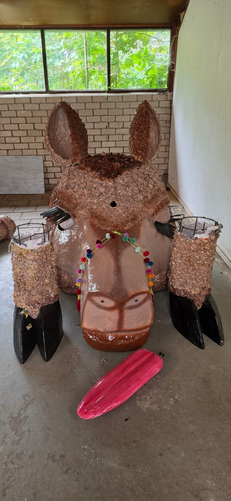 Grote Lama Kop (Carnaval) met bewegende onderdelen, Ophalen