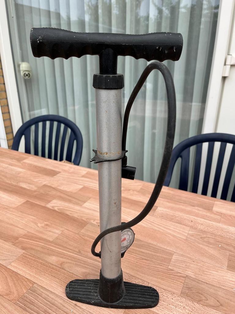 Fietspomp met drukmeter - Gebruikt, Ophalen, Drukmeter, Zo goed als nieuw