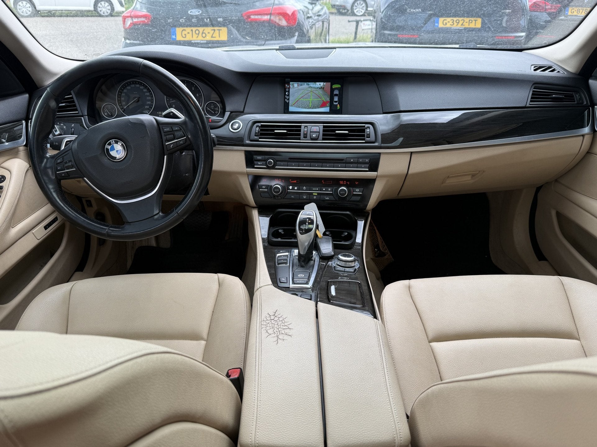 BMW 5 Serie 523i High Executive  Camera  Leer  Schu, Auto's, Achterwielaandrijving, Gebruikt, Beige, Parkeersensor