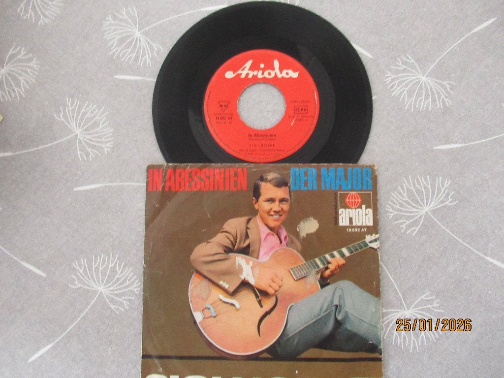 Sigi Hoppe   In Abessinien, Gebruikt, Originele persing, 7 inch, Ophalen of Verzenden