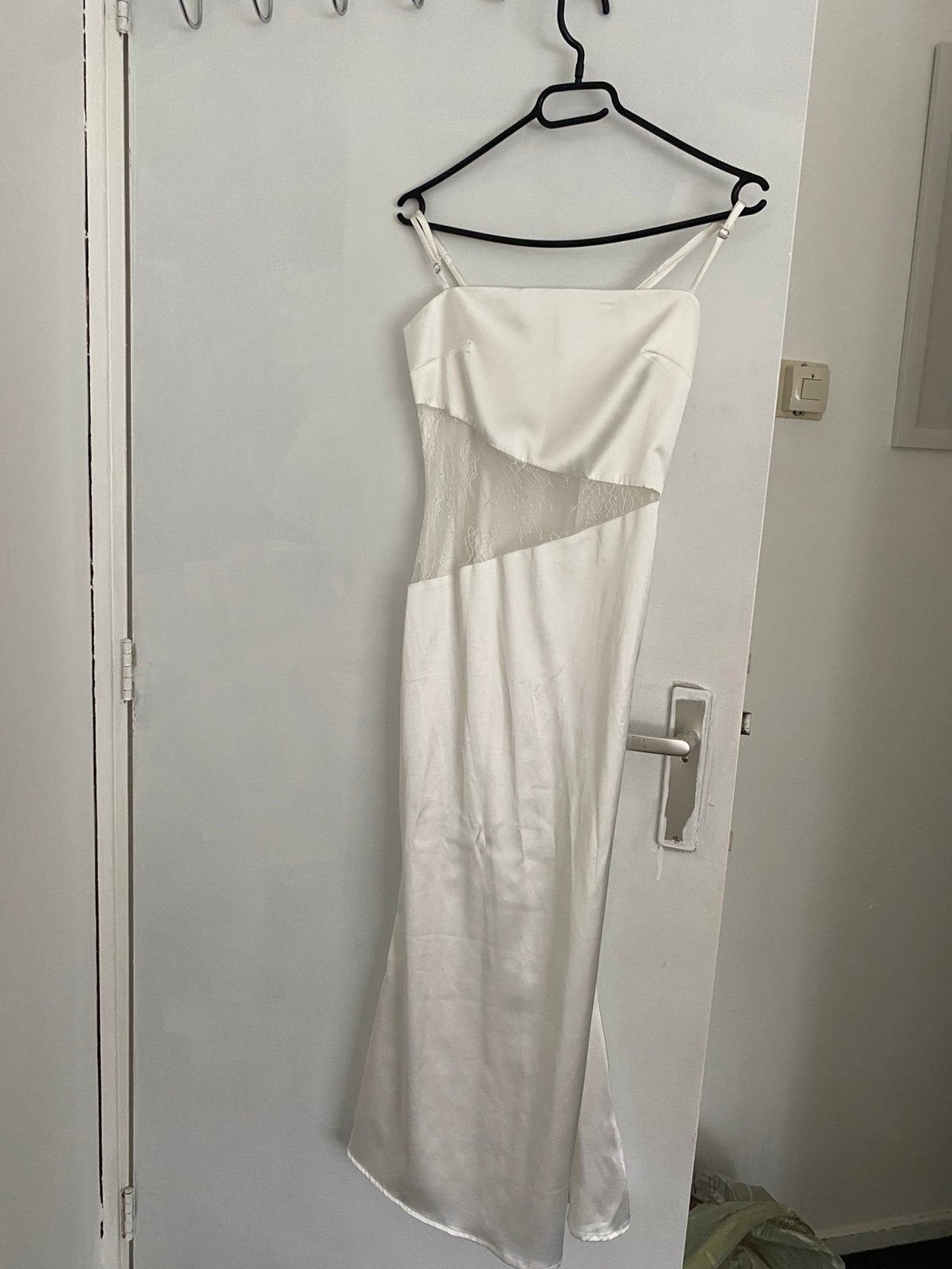 witte satijnen jurk, Nieuw, Ophalen, Maat 38/40 (M), Wit