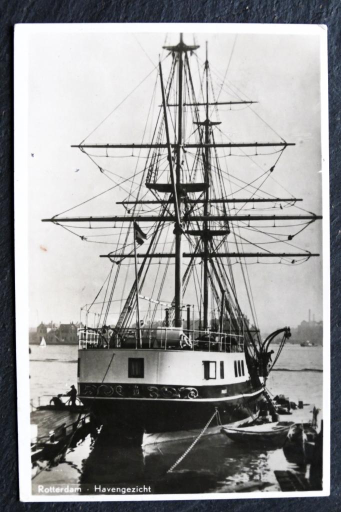 Een groot zeilschip in de haven van Rotterdam, 1948, Verzamelen, Verzenden, 1940 tot 1960, Gelopen, Voertuig