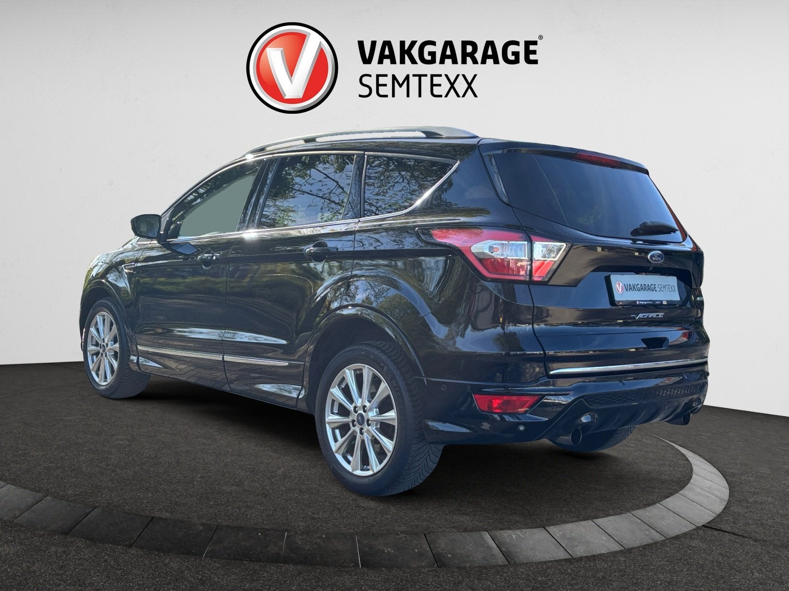 Ford Kuga 1.5 EcoBoost Vignale ! | All-Season | Clima | Came, Auto's, Ford, Euro 6, 4 cilinders, Zwart, Leder