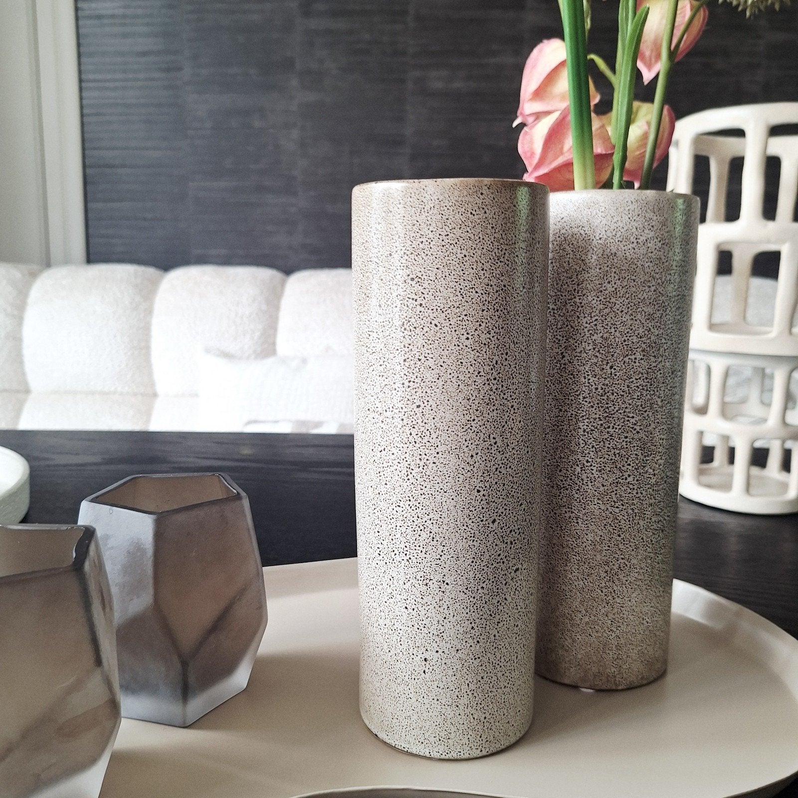 set van 2 bruin spot vazen tube steen van Lifestyle, Beige, Ophalen of Verzenden, X, X