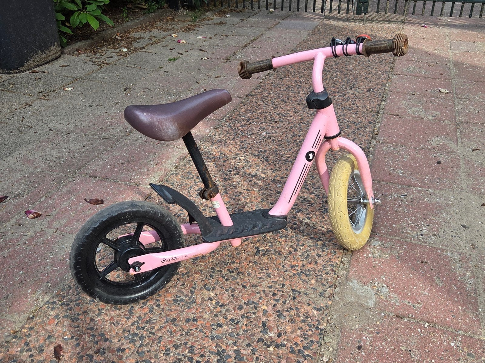 Loopfiets van "bandits and angels", roze, Ophalen, Gebruikt, Loopfiets