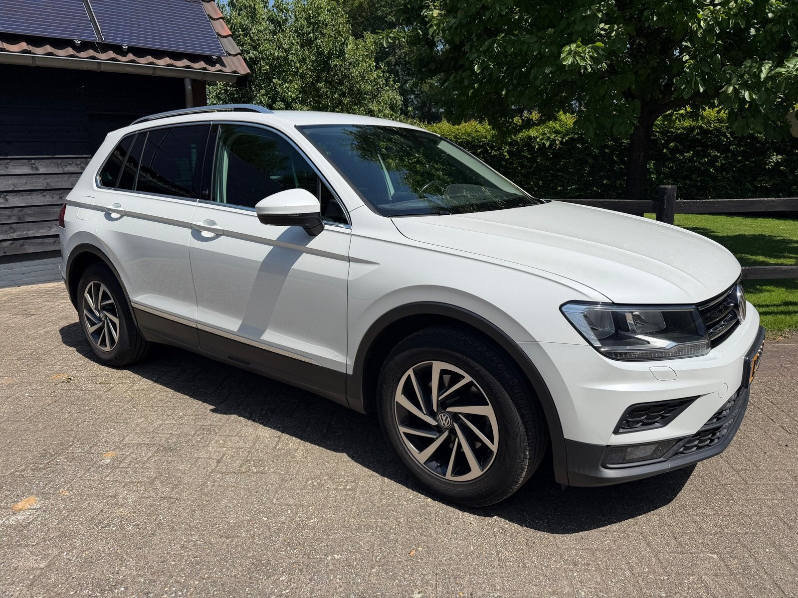 VW Tiguan | Carplay | Virtual Cockpit | Camera | Standkachel, Auto's, Voorwielaandrijving, Zwart, 4 cilinders, Wit