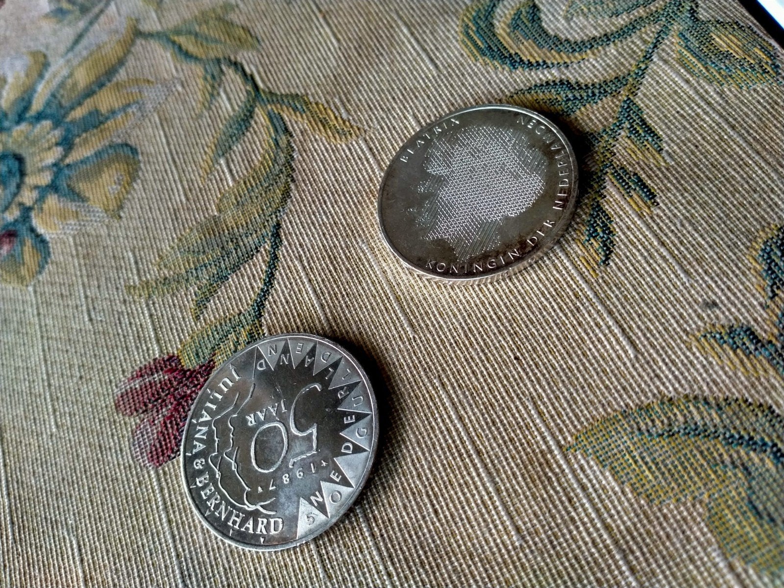 2 zilveren munten 50 gulden, Verzenden, Setje