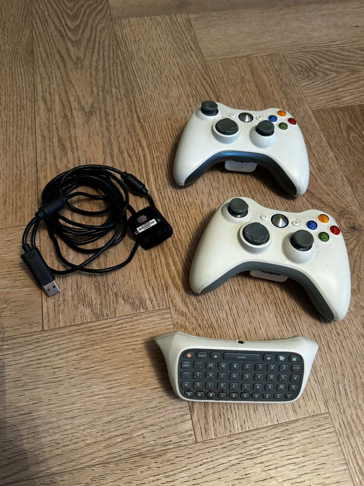 Xbox 360 Controllers met Chatpad en Kabel, Spelcomputers en Games, Spelcomputers | Xbox | Accessoires, Ophalen of Verzenden, Gebruikt