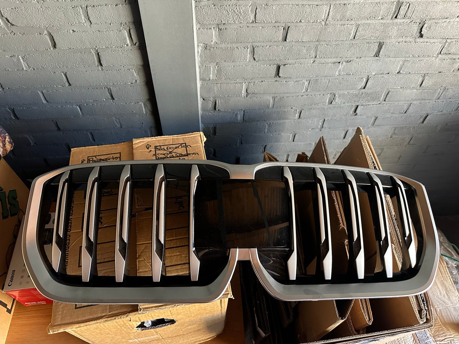 Nieuwe! BMW X1 Grill - Origineel en in nieuw staat, Auto-onderdelen, Ophalen, Nieuw, Voor, BMW
