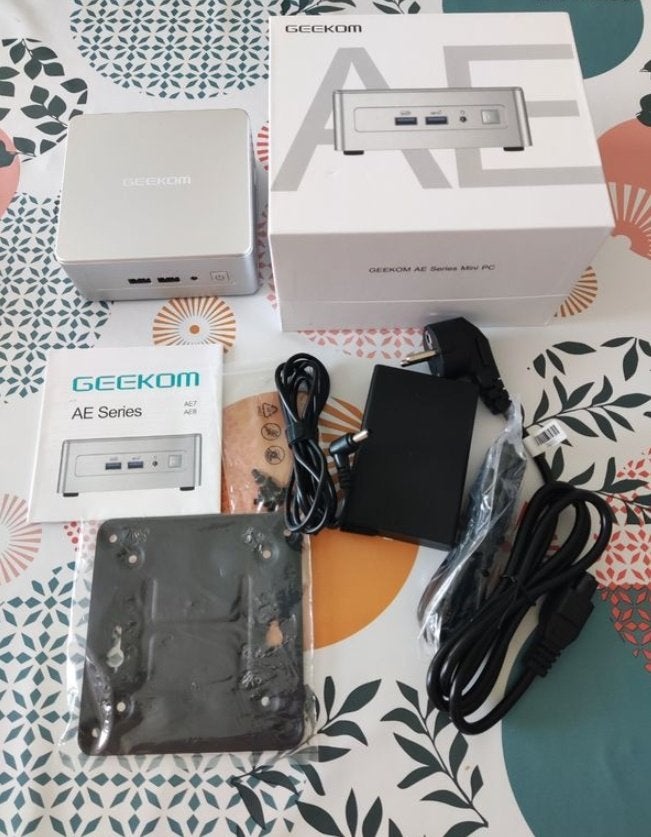 Mini pc geekom AE8, Ophalen of Verzenden, Zo goed als nieuw, 4 Ghz of meer, SSD