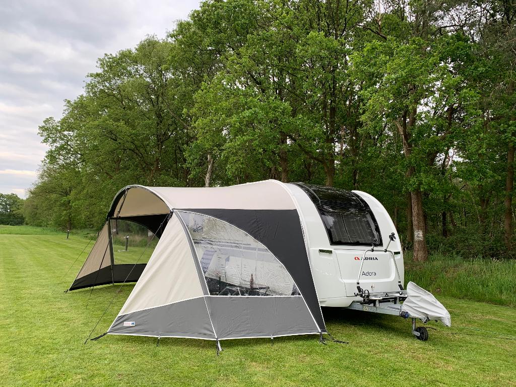 Adria Adora 462UP 2015/UnicoVerona/mover/Thüle fietsendrager, Caravans en Kamperen, Caravans, Omvormbare zithoek, Rondzit, Particulier