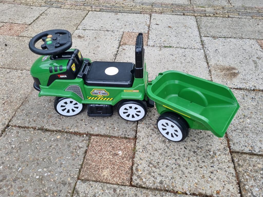 Kinder tractor met aanhanger en geluidjes, Ophalen, Zo goed als nieuw
