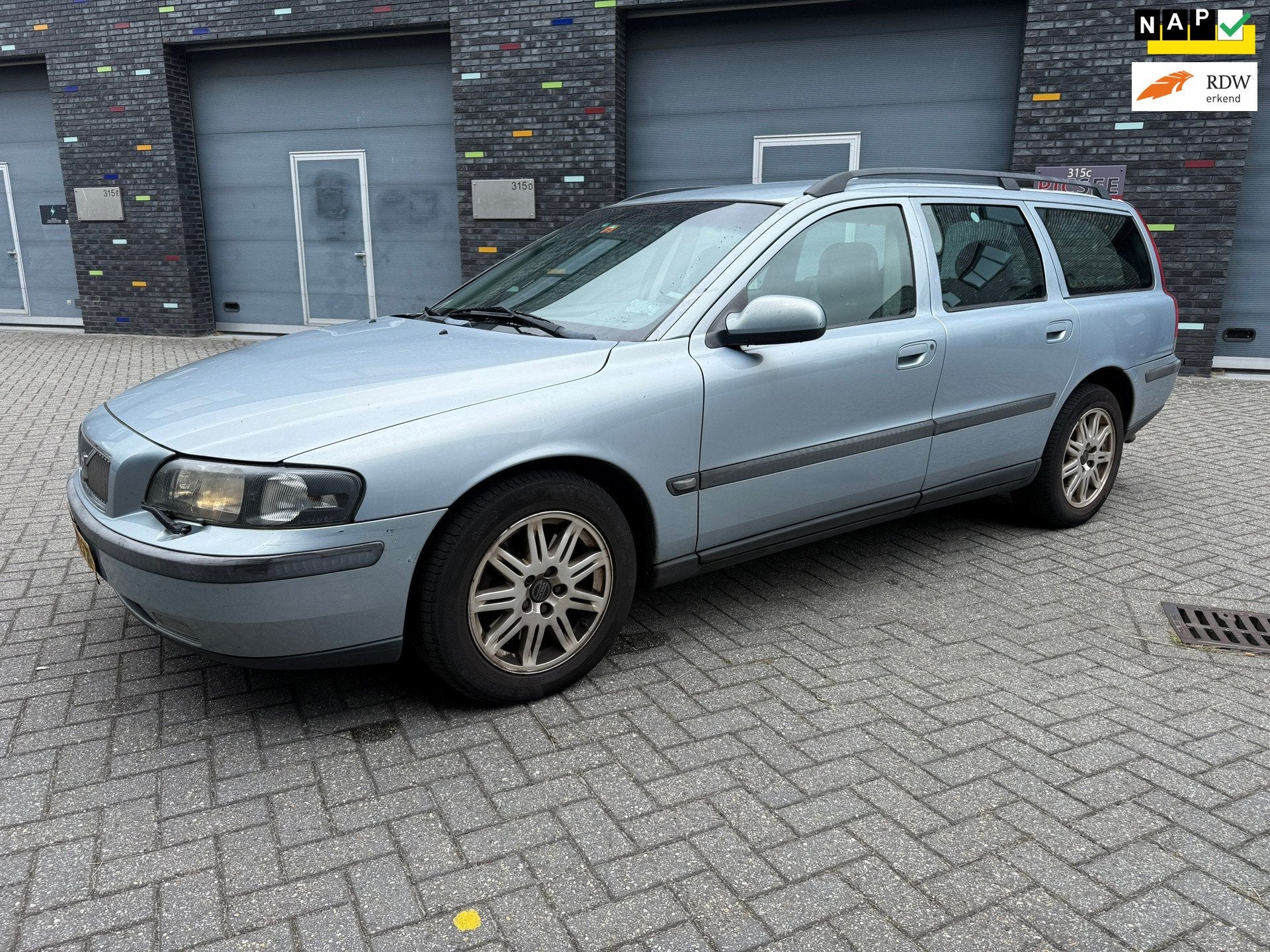 Volvo V70 2.3 T-5, Auto's, Volvo, Voorwielaandrijving, 1556 kg, Leder en Stof, Handgeschakeld
