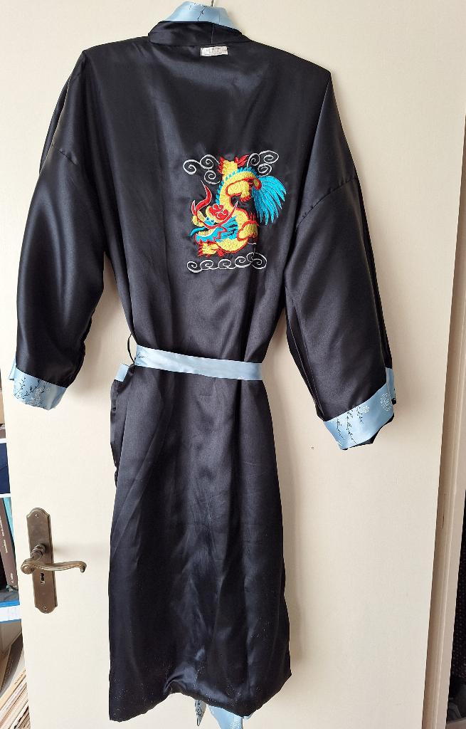 Zijden Kimono's met geborduurde draak, 2-zijdig draagbaar, Ophalen of Verzenden, Zo goed als nieuw, Maat 42/44 (L), Overige kleuren