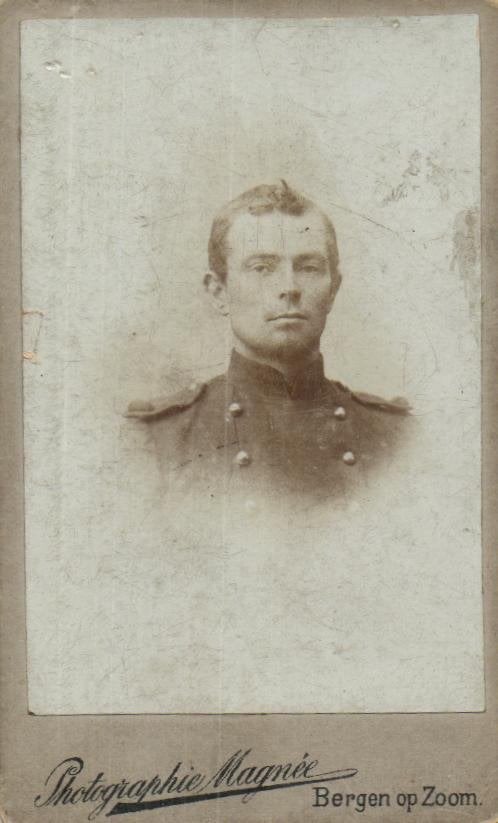 CDV - Militair - Photographie Magnee - Bergen op Zoom, Verzamelen, Foto's en Prenten, Gebruikt, Verzenden, Foto, Klederdracht