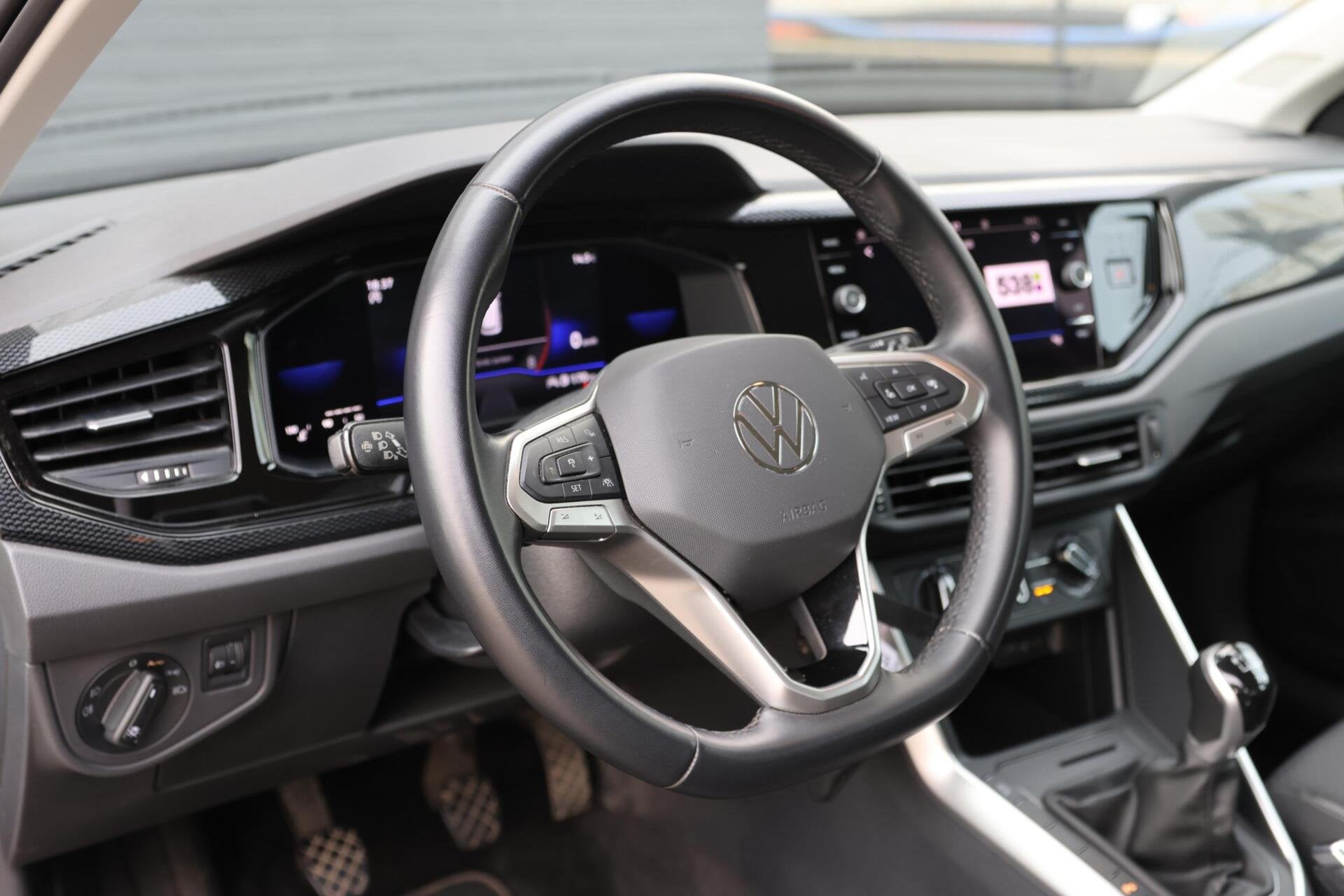 Volkswagen Polo 1.0 TSI Life | Apple Carplay | ACC | LED |, Voorwielaandrijving, Stof, Zwart, 95 pk