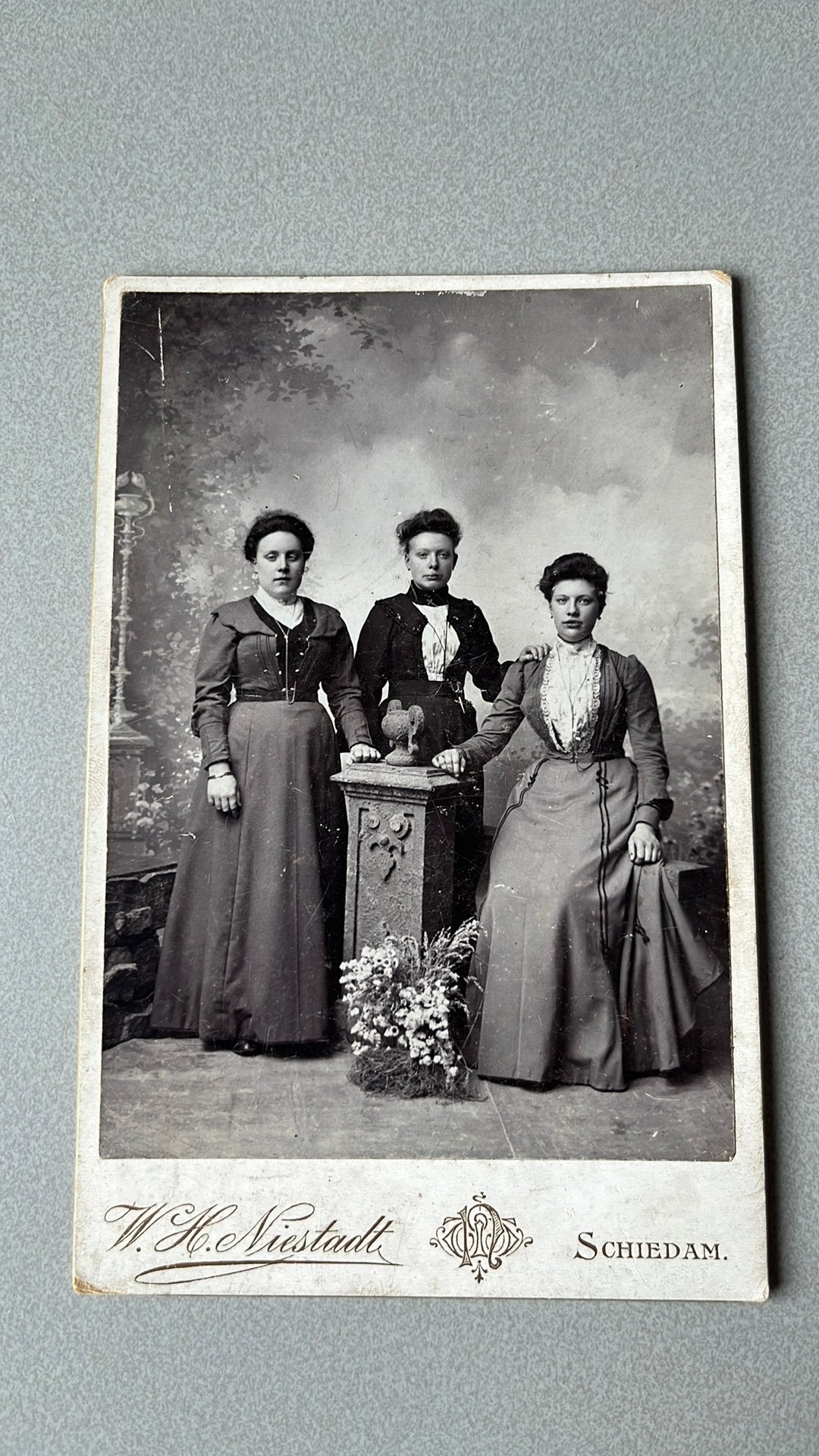 Grote antieke kaartfoto foto op kaart. Dames, Ophalen of Verzenden, Gebruikt